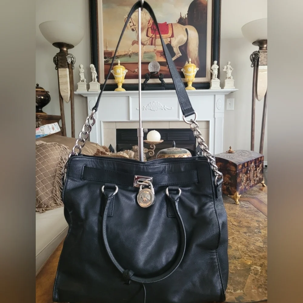 Michael Kors Hamilton Large Black Leather Tote Bag - Picture 7 of 9